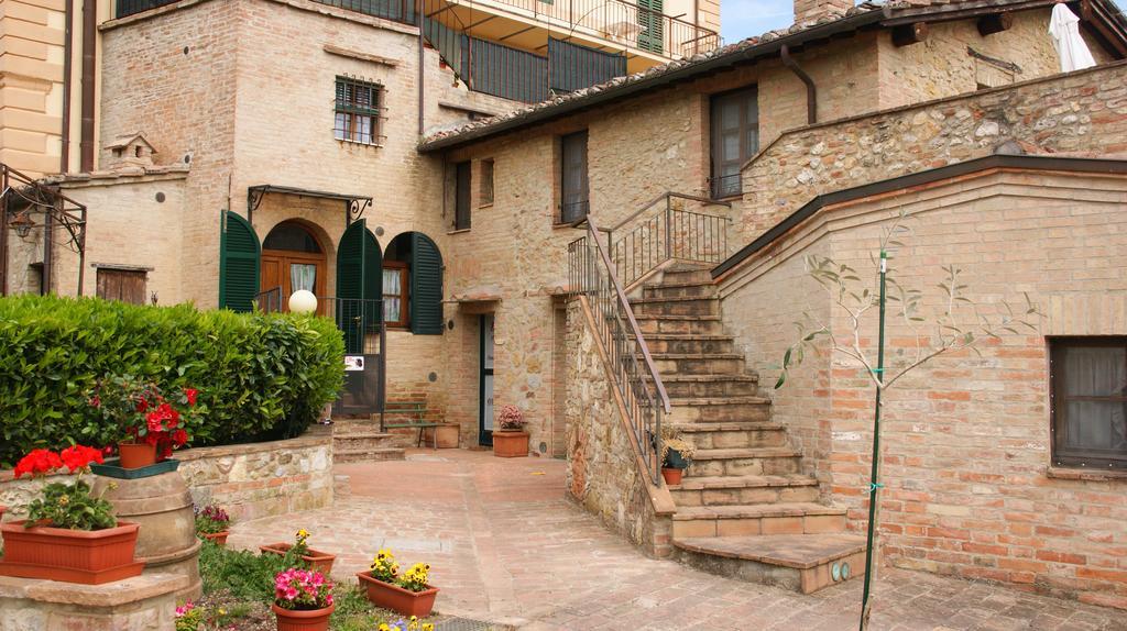 Il Pozzo Di Sant'Andrea Bed & Breakfast Сиена Екстериор снимка